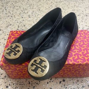 Tory Burch quilted nylon flats. Size 6